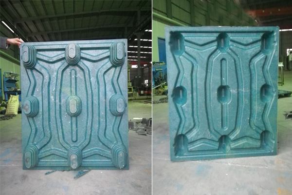 molded plastic pallet