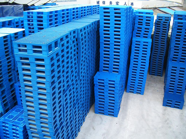 plastic pallets