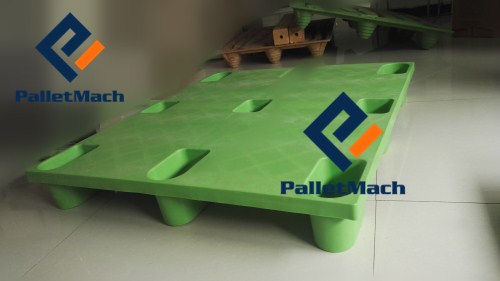 molded plastic pallets