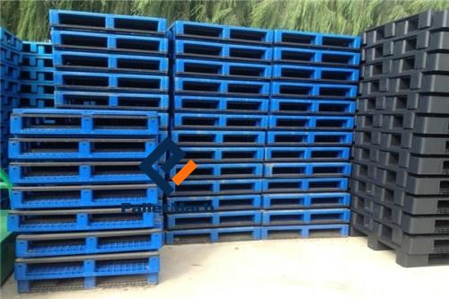 stackable plastic pallets